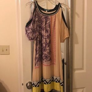 Short sleeve embroidered dress